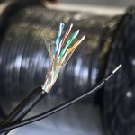 Cáp mạng VCOM CAT5E outdoor cường lực UTP 4PRS 24AWG PE SS ST 1.0mm (cuộn 305m)